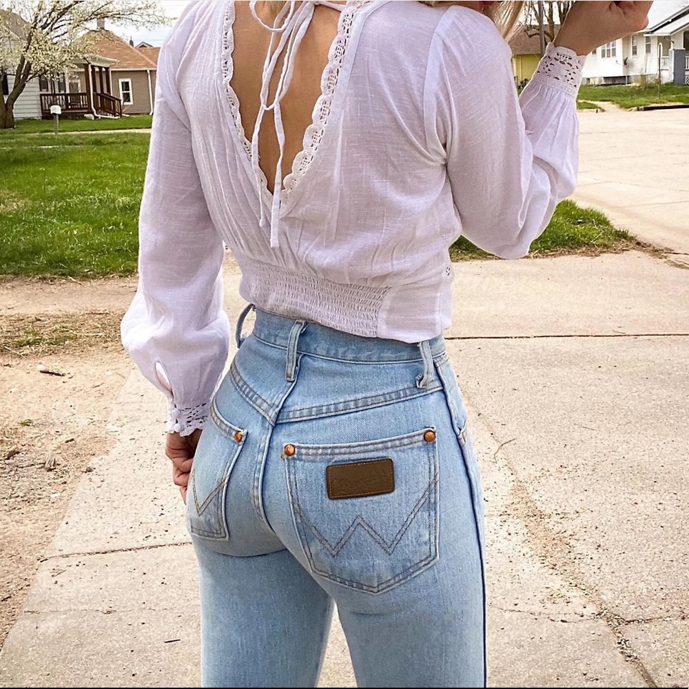 Wrangler > Womens High Waisted Cowboy Cut Light Wash Jeans > 30 x 32